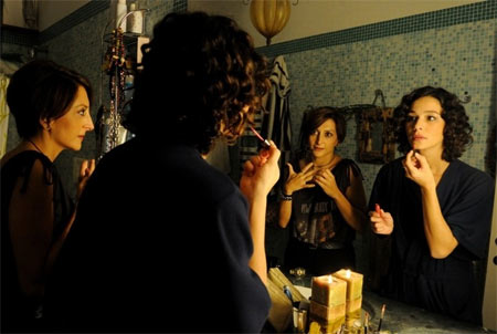 Cinema "all'ultima spiaggia": si salva solo la coppia lesbo - ultima spiaggiaF1 - Gay.it