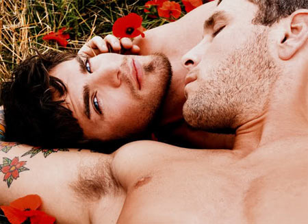 Il versatile e il Cosmopavone - versatili fintiF1 - Gay.it
