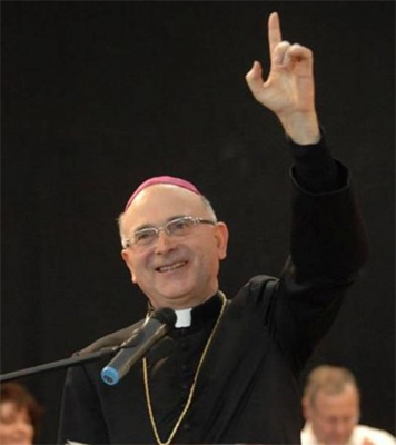 Vescovo di Lucca: "Gay? Nella chiesa serve una rivoluzione culturale" - vescovo lucca1 - Gay.it