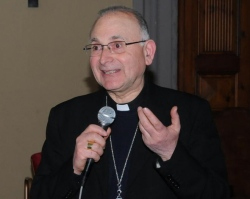 Vescovo di Lucca: "Gay? Nella chiesa serve una rivoluzione culturale" - vescovo lucca2 - Gay.it