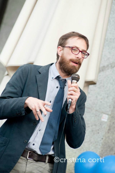 Buonanno: "500 euro di multa per i baci gay" - viotti UE - Gay.it