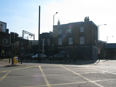 Londra: rischia di chiudere storico locale gay per uno strip - white swan londraF2 - Gay.it