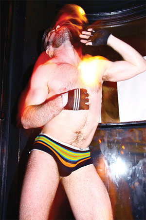 Londra: rischia di chiudere storico locale gay per uno strip - white swan londraF3 - Gay.it