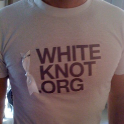 Nozze gay: USA, fiocco bianco nuovo simbolo della lotta - whiteknotF1 - Gay.it