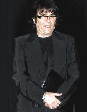 Renato Zero: "Io coming out? Ma io amo le donne!" - zero smentitaF3 - Gay.it