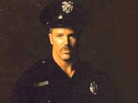 POLIZIOTTO, GAY, EROE