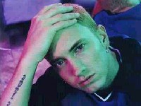 Sosia di Eminem nudo su rivista gay
