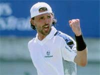 Campione del tennis fa commenti omofobici