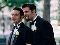 Scoperto matrimonio di copertura per gay