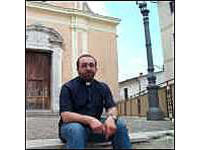 Don Vitaliano non lascia la parrocchia