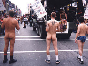 Canada: prosciolti gay nudi in parata - tntmen - Gay.it