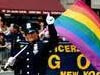 Il bacio gay tra poliziotti non dà scandalo