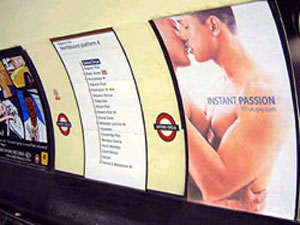 Londra scioccata dai manifesti di Gay.com - pic pub uk gay com - Gay.it