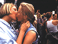 USA: primo bacio lesbo per adolescenti in Tv - 0112 bacio - Gay.it