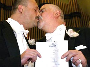 Canada: proteste contro i matrimoni gay