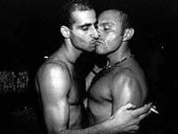 Il bacio gay in tv greca all'Europarlamento - 0253 baciogay 2 - Gay.it