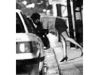 Nudo in strada, arresto per atti osceni