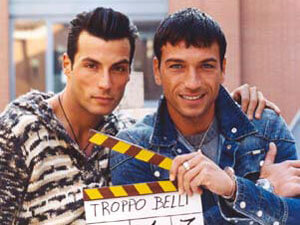 Costantino e Daniele in videochat su RossoAlice - foto08 bg - Gay.it