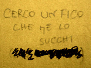 DILLO SUL MURO - graffiti009 - Gay.it