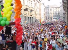 Lettonia: vietato il primo Gay Pride di Riga - corteo milano2004 - Gay.it
