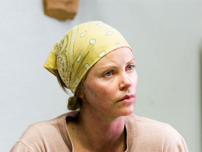 CHARLIZE E LA MINIERA DEGLI ABUSI