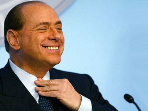 Berlusconi: niente PACS, basta il codice civile - Berlusconi ride - Gay.it
