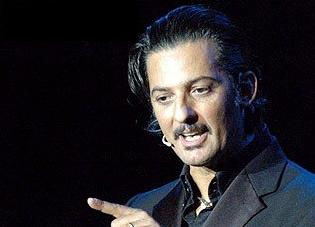 Fiorello al Vaticano: i gay non sono il diavolo