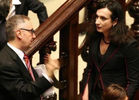 Grillini ripropone i PaCS. Luxuria: PRC non firma