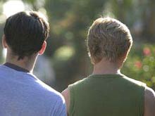 “L’ETA’ DELL’ORO”, STORIA DI EDOARDO CHE SI SCOPRE GAY