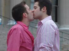 Si baciano per strada: arrestati due ragazzi a Roma - gaykissromaBASE - Gay.it