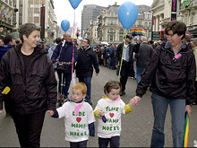 La Corte europea dà ragione alla lesbica aspirante mamma - coppia lesbBASE 1 - Gay.it
