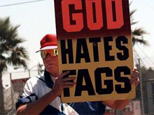 "Dio odia i gay". Proteste al funerale di Ledger - wesboroheatBASE - Gay.it