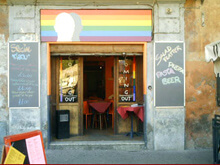Roma: Incendiato nella notte il Coming out - comginoutromaBASE - Gay.it