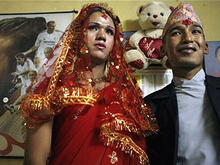 Nepal: cinque gay candidati alle elezioni - nozze gay nepalBASE - Gay.it
