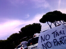 Roma: tassista insulta gay e scappa - Gay.it