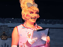 Patty Visconti, la "regina del trash" drag - pattyviscontiBASE - Gay.it