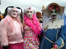 Le irriverenti, colorate e truccate Sorelle dell'Indulgenza - sisters BASE - Gay.it