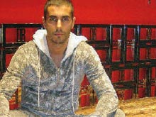 Milano, il calciatore che vivrà in vetrina