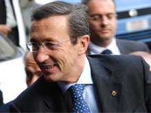 Fini riceve le associazioni gay. E loro litigano