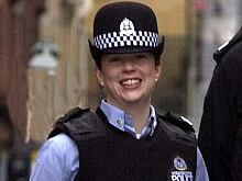 Jan Hamilton è la prima poliziotta trans del Regno Unito - poliziotta transBASE - Gay.it