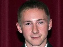 Poliziotto fuori servizio massacrato di botte a Liverpool - parkesBASE - Gay.it