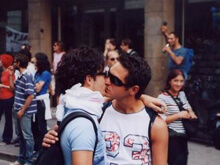 Palermo: coppia gay sbattuta fuori da un locale per un bacio - bacio palermo birimbaoBASE - Gay.it