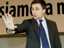 Bocchino: “Gay bene accetti nel PdL, ma non a chiappe nude”