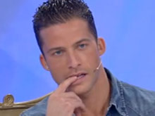 Il tronista delude la pretendente: "Ho amato una trans" - giuseppetransBASE - Gay.it