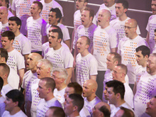 Komos: il coro gay canterà in chiesa, a ridosso di Natale