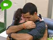 Maicol e il tenero abbraccio col suo Giorgio