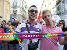 Napoli Pride, sarà sobrio secondo gli organizzatori - napolipridesobrioBASE - Gay.it