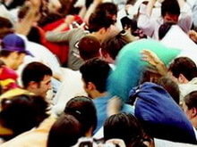 Weekend di piume e lustrini: arrivano cuscinate e discoteca!