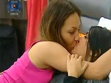 Si fa largo una nuova storia, tra Sarah e Veronica - sarahveronicaBASE 1 - Gay.it