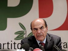 Bersani: “Sì alle unioni gay ma niente matrimoni”